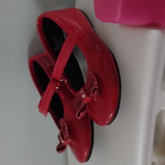 Red Flats Shoes - Picture 2 of 6